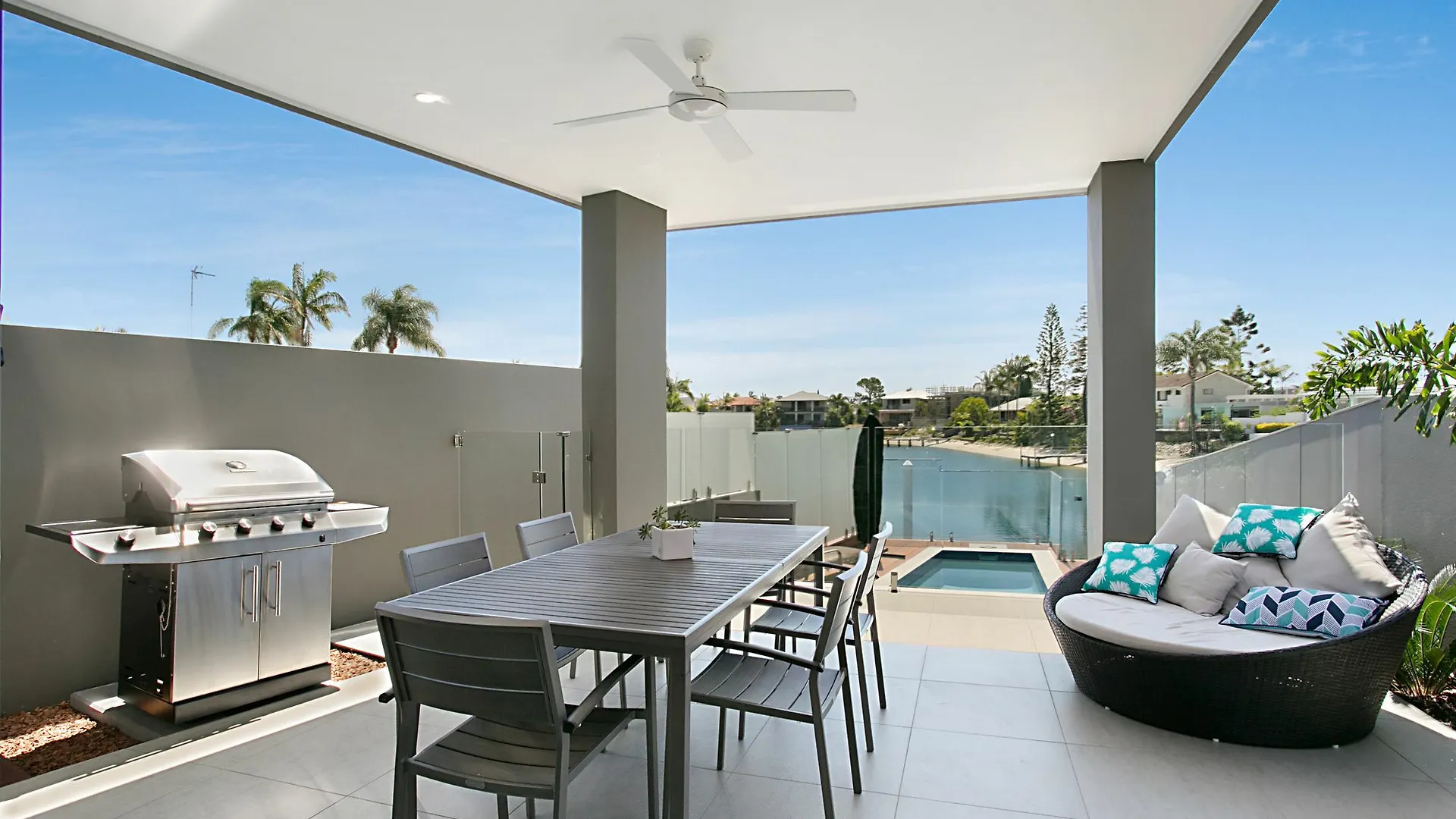 Pacific Breeze Villa Broadbeach Waters Australia