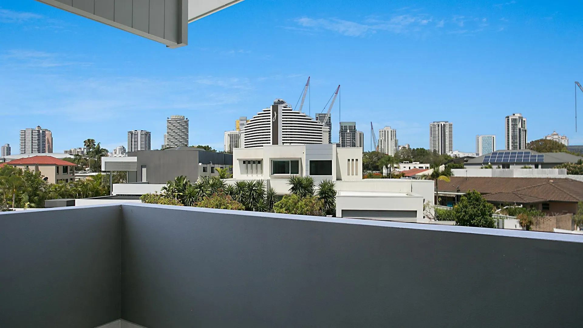 Pacific Breeze Villa Broadbeach Waters Holiday home