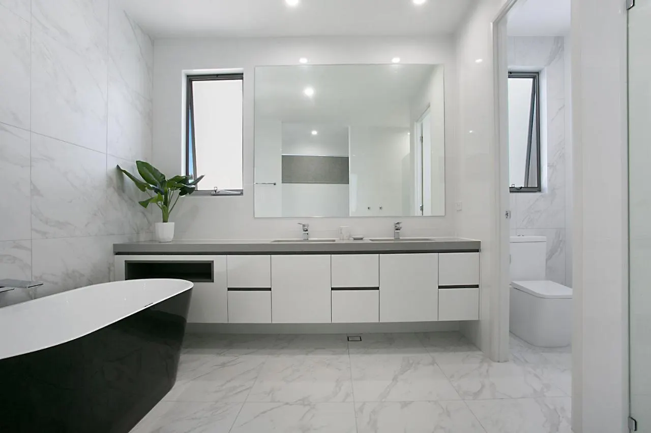 Pacific Breeze Villa Broadbeach Waters Holiday home