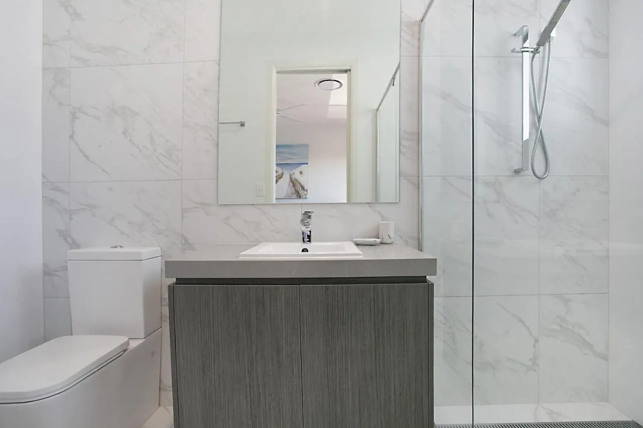 Pacific Breeze Villa Broadbeach Waters 0*,  Australia